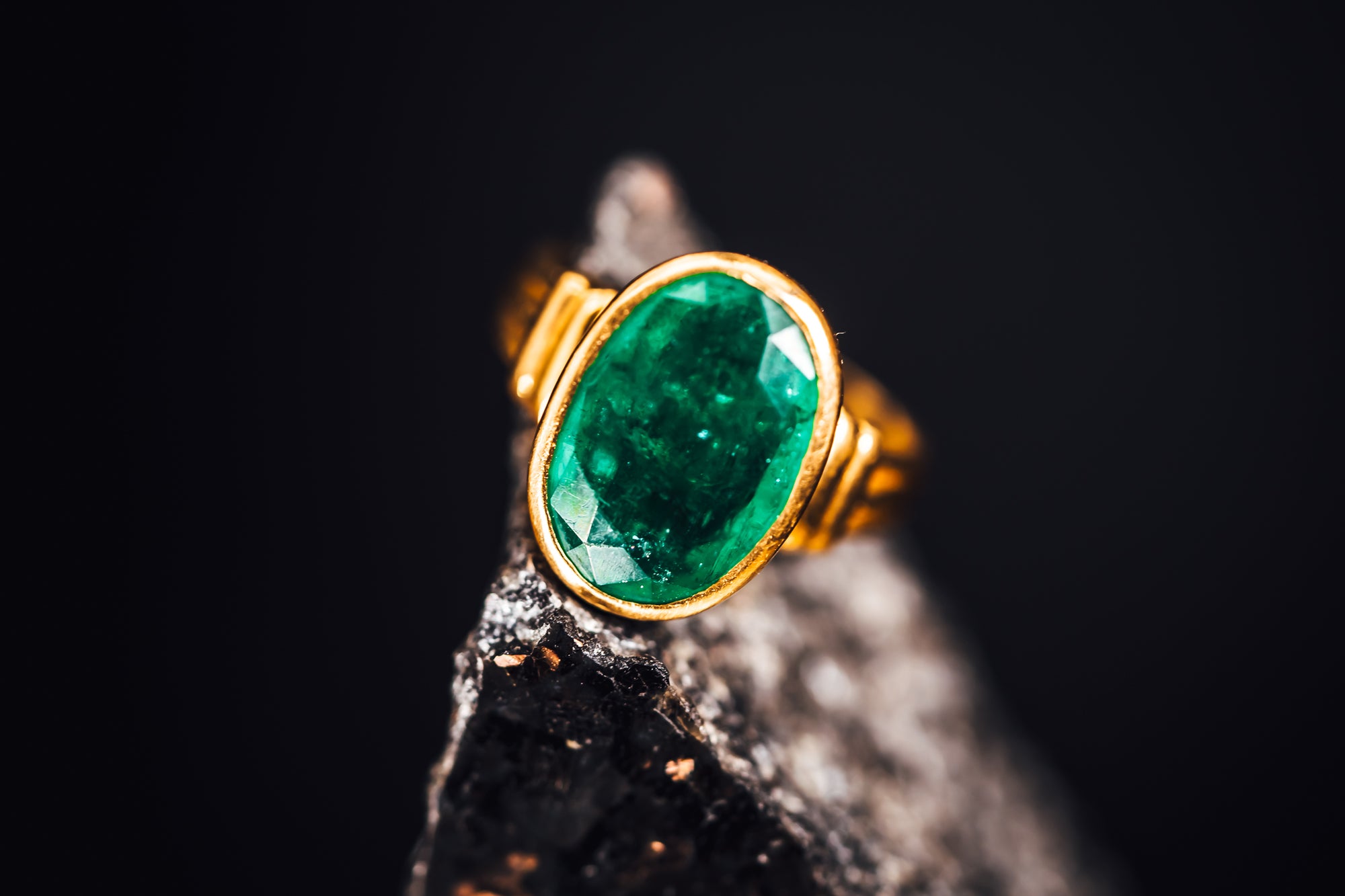 18k Yellow Gold Emerald Estate Ring