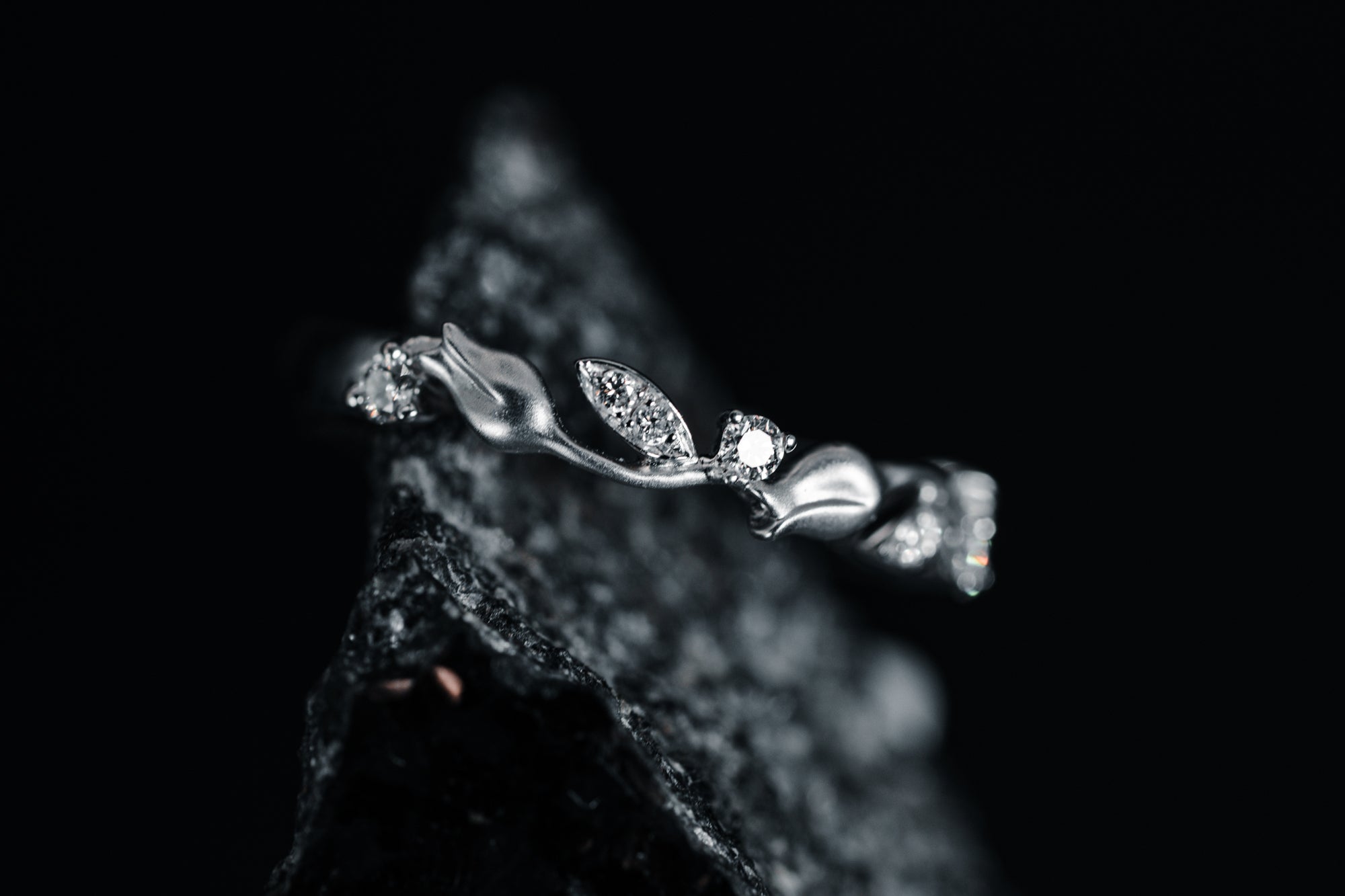 14k White Gold Sackable Diamond and Leaf Ring